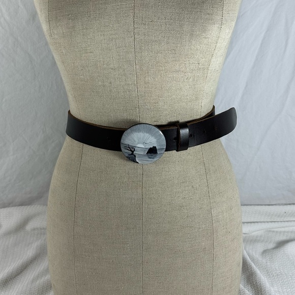 Genuine vintage round enamel belt buckle with tree ocean view leather belt  42 - Picture 6 of 12